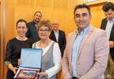Entrega de placas a los trabajadores municipales jubilados en el último año
