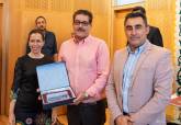 Entrega de placas a los trabajadores municipales jubilados en el último año