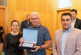 Entrega de placas a los trabajadores municipales jubilados en el último año
