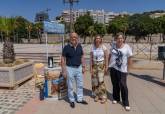 Visita de la concejala de Turismo de Helln con un stand en el puerto de Cartagena