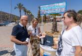 Visita de la concejala de Turismo de Helln con un stand en el puerto de Cartagena