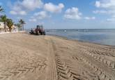 Limpieza de la playa en Los Urrutias