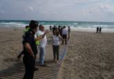 Cerradas al bao playas de La Manga por el accidente areo de la Patrulla guila
