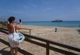 La playa de Monte Blanco abierta parcialmente con bandera amarilla