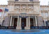 Preparativos del Torneo 3x3 de Baloncesto en la plaza del Ayuntamiento