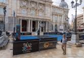 Preparativos del Torneo 3x3 de Baloncesto en la plaza del Ayuntamiento