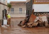 Retirada de enseres y limpieza de lodos en Los Nietos y Los Urrutias