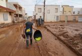 Limpieza de lodos y enseres inservibles en Los Nietos y Los Urrutias 