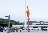 Arriado de bandera por la Fiesta Nacional