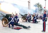 Arriado de bandera por la Fiesta Nacional