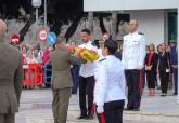 Arriado de bandera por la Fiesta Nacional