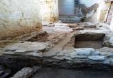Aparicin de restos cermicos y un osario en el Anfiteatro Romano