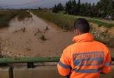Voluntarios de Proteccin Civil vigilando las carreteras y el nivel de agua de las ramblas