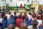 Visita de la alcaldesa, Ana Belén Castejón, al colegio de Pozo Estrecho