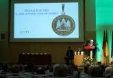 El Ayuntamiento felicita a los condecorados con la Medalla de Oro de la Universidad de Murcia