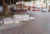 Pedestal del busto de Manuel Ardil en la plaza de Alcolea, tras su derribo involuntario