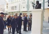 Inauguración del busto de Manuel Ardil en marzo de 2000