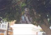Inauguracin del busto de Manuel Ardil en marzo de 2000