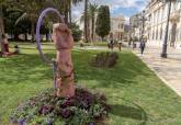 Estatua Pu�o Jardines 8M Mujer