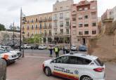 Trabajadores sociales, policías y 'sin techo' agradecen con un aplauso el trabajo del personal del hotel Los Habaneros