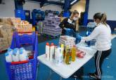 Donación de alimentos de COEC para colaborar con el centro de emergencia social municipal