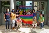 Banderas LGTBI en las instalaciones de la Concejala de Juventud