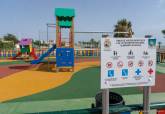Parque infantil y rea de mayores acondicionados en Los Urrutias