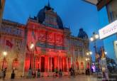 Palacio Consistorial iluminado de rojo por Alerta Roja
