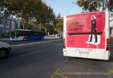 Campaa de Igualdad 'Los caballeros de ahora son feministas' en los autobuses de la lnea 5