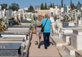 Festividad de Todos los Santos en el cementerio de San Antón