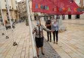 Izado de las banderas de Carnaval a las puertas del Palacio Consistorial