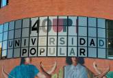Vinilo conmemorativo del 40 aniversario de la UP en la fachada del Centro Cultural Ramn Alonso Luzzy