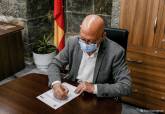 Firma del acta de recepci�n del coche de la campa�a de promoci�n de Comercio