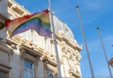 Izado de la bandera LGTBI por el Da Internacional contra la Homofobia, la Transfobia y la Bifobia 