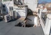 Técnicos municipales de Urbanismo visitan el edificio de la plaza de la Condesa de Peralta afectado por el derrumbe de una de sus plantas