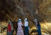 Excavaciones en Cueva Victoria.