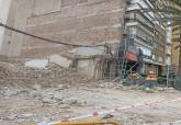 Edificio de la Alameda cuyo derrumbe ha provocado caída de cascotes a la vía pública