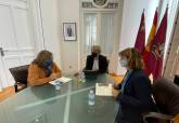 La alcaldesa, Noelia Arroyo,  y la edil de Ciudad Sostenible y Proyectos Europeos, Cristina Mora, se reunen con Teresa Allepuz
