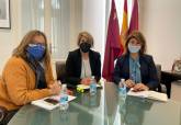 La alcaldesa, Noelia Arroyo,  y la edil de Ciudad Sostenible y Proyectos Europeos, Cristina Mora, se reunen con Teresa Allepuz