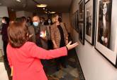 La alcaldesa de Cartagena, Noelia Arroyo, inaugurando la exposición