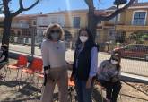 El CEIP Poeta Antonio Oliver estrena un mural tridimensional en el huerto escolar con verduras modeladas en arcilla por los escolares