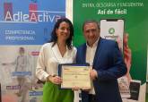 Entrega de certificados a empresas distinguidas por la ADLE