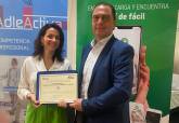Entrega de certificados a empresas distinguidas por la ADLE
