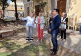 Visita de la alcaldesa a al muestra de interiorismo Intopp en Santiago de la Ribera