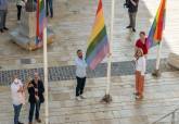 Izado de bandera arcoiris por el Da contra la LGTBIfobia 2022
