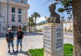 Restauracin de las placas que muestran las partituras de los tres pasodobles ms famosos compuestos en Cartagena, en el busto de lvarez Alonso en la plaza del Rey.