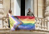 La nueva bandera arcoíris, en el Palacio Consistorial