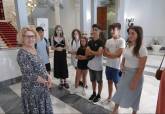 Los alumnos de los colegios Poeta Antonio Oliver y Virginia Pérez y el IES Los Molinos descubren el Palacio Consistorial
