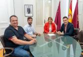 La alcaldesa recibe a la Asociacin de Antiguos Alumnos y Amigos de la UPCT