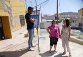 La concejala Irene Ruiz visitando los Mateos